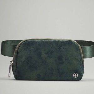 NWOT- Aquila Green Twill Multi Lululemon belt bag
